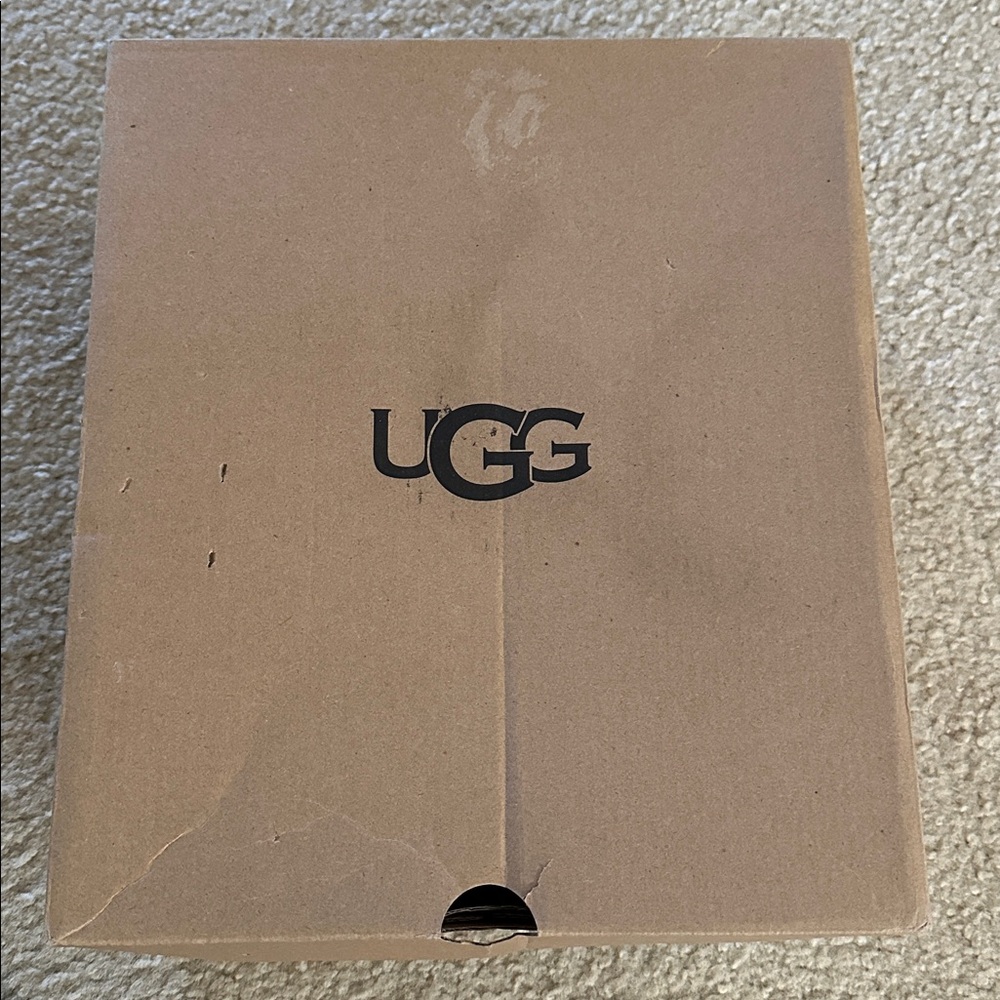 UGG Mini Bailey Button II Boots Sz 8 NIB - Picture 7 of 7